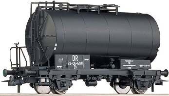 2-axle Tank car for Tar<br /><a href='images/pictures/Roco/47773.jpg' target='_blank'>Full size image</a>